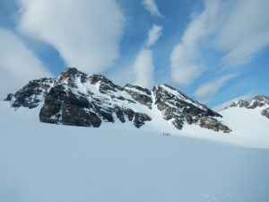 Cara noreste de Sealy, vista desde el Metelille Glacier